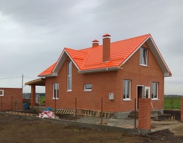 Двухэтажный дом с мансардой, п. Новознаменский
